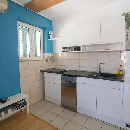 Bili * Makarska