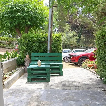 Bili * Makarska
